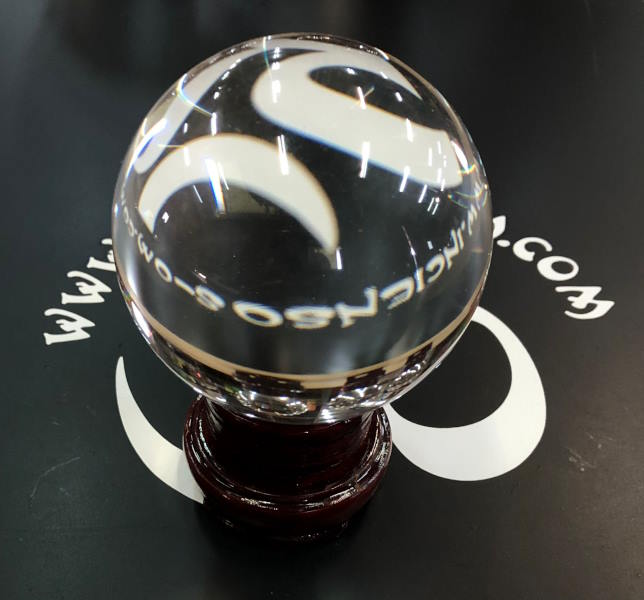 Bola de Cristal 7,5 cm Aprox con Base